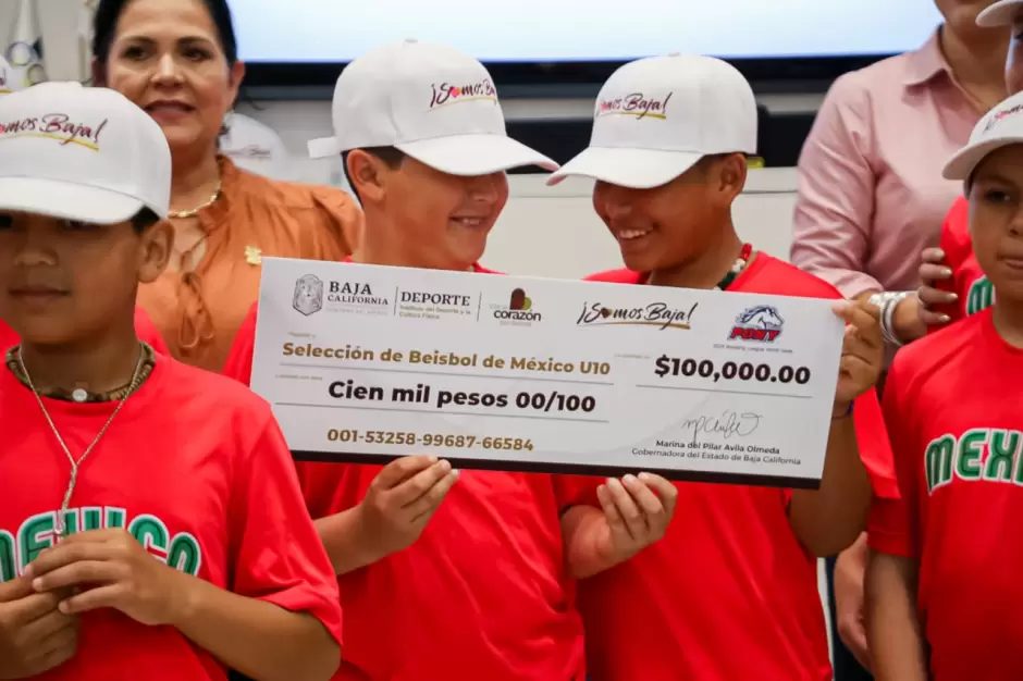 Entrega Marina del Pilar apoyos a ni�os beisbolistas que representar�n a BC