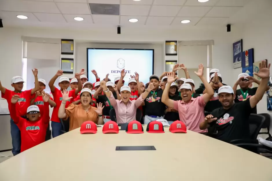 Entrega Marina del Pilar apoyos a ni�os beisbolistas que representar�n a BC