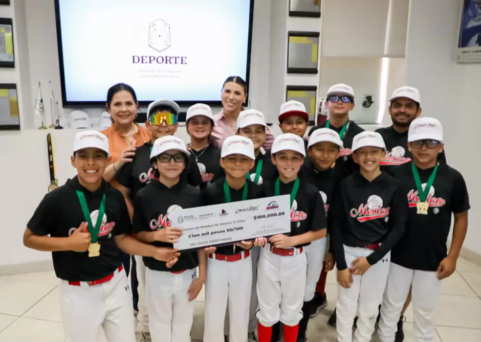 Entrega Marina del Pilar apoyos a ni�os beisbolistas que representar�n a BC