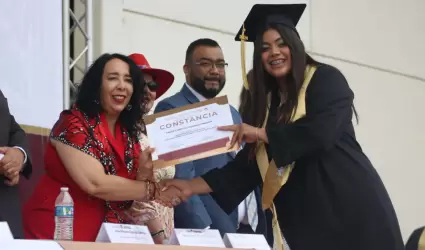 Asiste Araceli Brown a ceremonia de graduacin del Cobach Primer Ayuntamiento