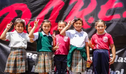 M�s de 44 mil ni�as, ni�os y j�venes beneficiados con el programa D.A.R.E.