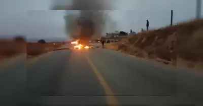 Jornaleros bloquean carretera en San Quintn en demanda de agua