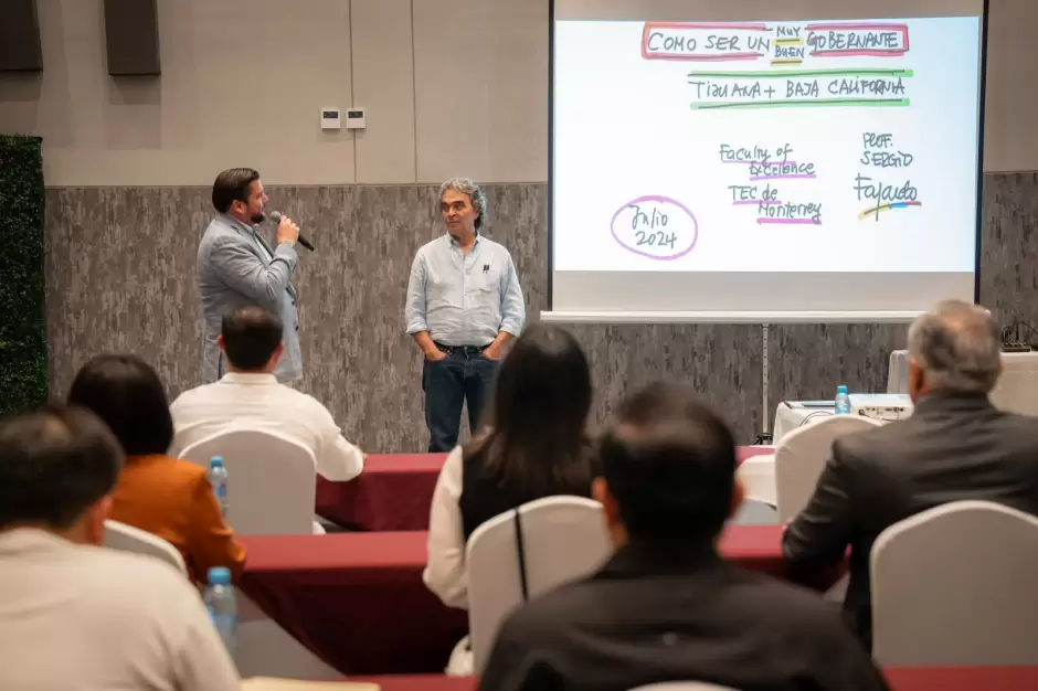 Exalcalde de Medell�n, Sergio Fajardo, comparte estrategias con el alcalde electo, Ismael Burgue�o