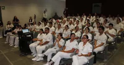 Estudiantes de enfermer�a participan en ceremonia de selecci�n de plazas de serv