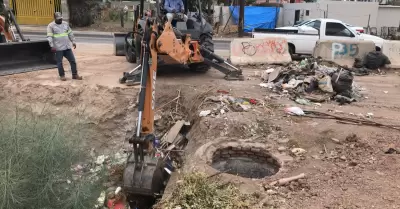 Labores de limpieza y mantenimiento en las lneas de drenaje sanitario de Mexica