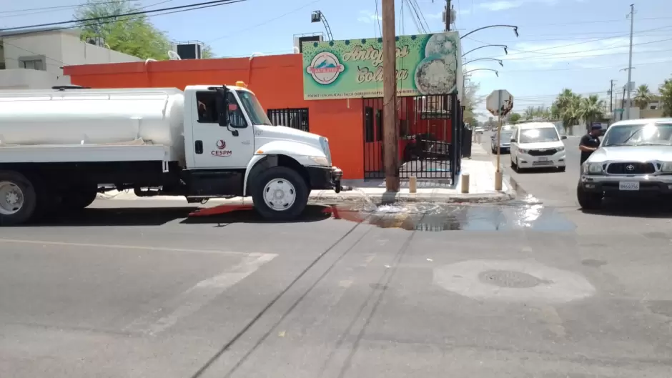 Labores de limpieza y mantenimiento en las lneas de drenaje sanitario de Mexicali