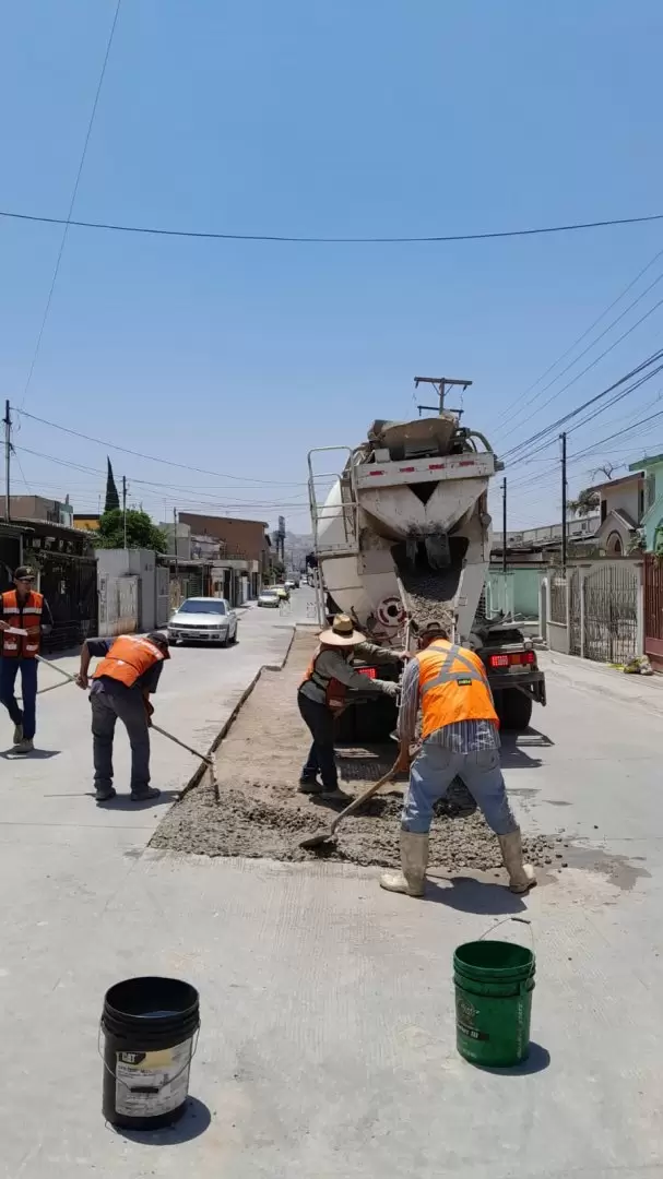 Operativos de bacheo en diversas colonias de Tijuana