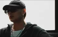 VIDEO Peso Pluma es recibido con beso durante su llegada a un concierto
