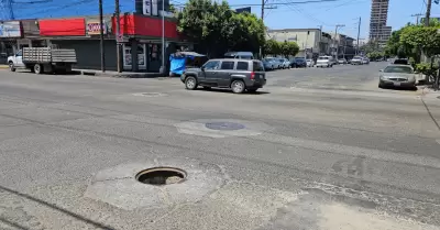 Alcantarilla destapada en Zona Centro