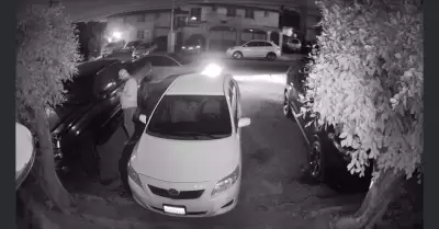 C�mara de vigilancia capta robo de veh�culo en la Mesa de Otay