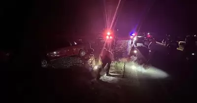 Muere hombre al ser impactado por un pick up mientras empujaba su veh�culo