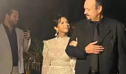 Pepe Aguilar acompa al altar a su hija ngela