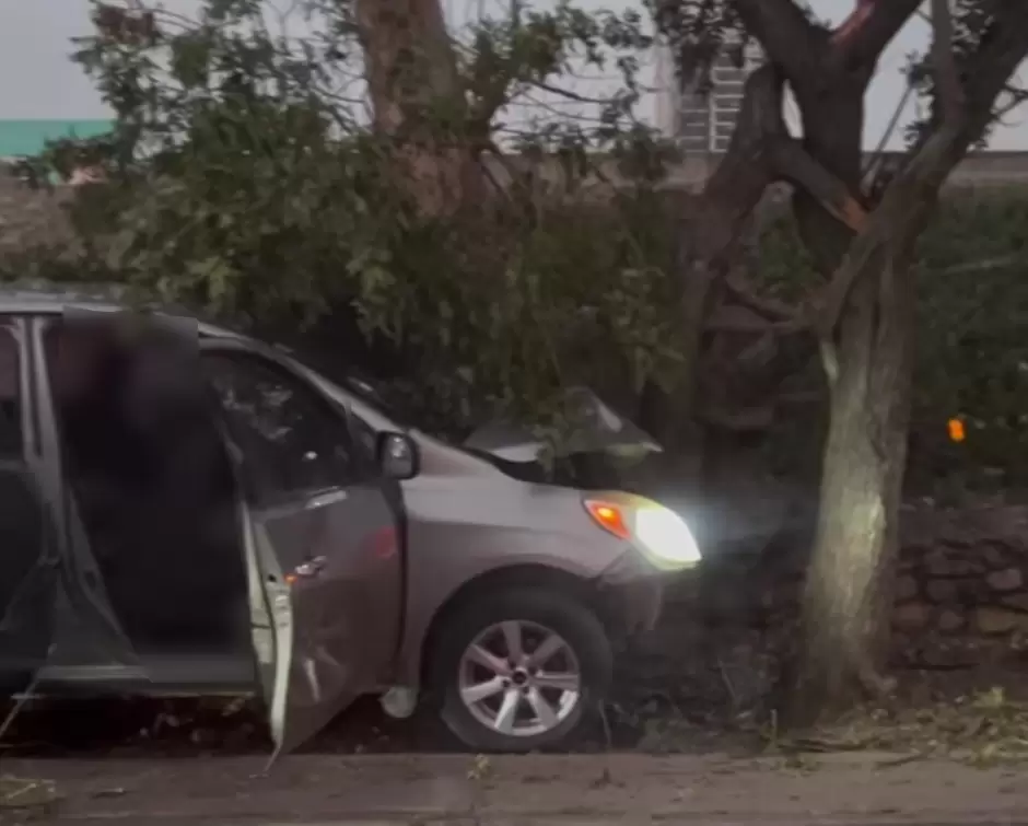 Accidente de tr�nsito congestiona V�a R�pida Oriente en Tijuana