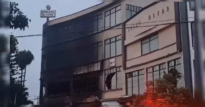 Incendio consume muebler�a en Playas de Tijuana; p�rdidas totales