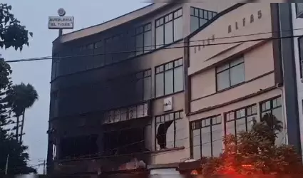 Incendio consume muebler�a en Playas de Tijuana; p�rdidas totales