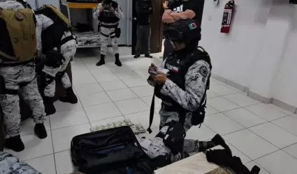 Hallan armas sin registro y dinero en efectivo en cuartel de la GN en Tepatitl�n