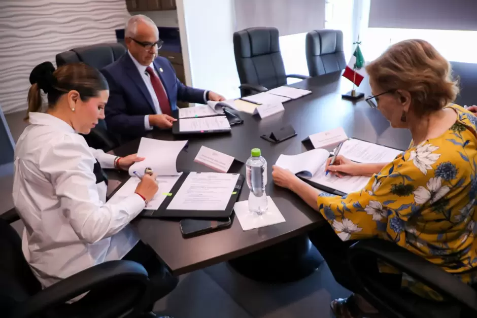 Firma Gobernadora convenio con Imss para dotar de seguridad social a polic�as de Tecate y San Felipe