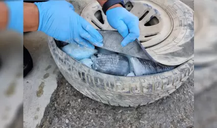 CBP descubre narc�ticos ocultos en la llanta de repuesto de un cami�n en el Puer