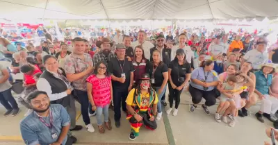 Ayuntamiento de Tijuana llev� bienes y servicios a Otay centenario a trav�s de l
