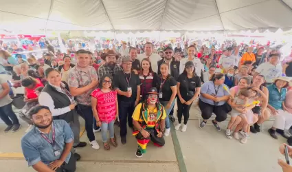 Ayuntamiento de Tijuana llev� bienes y servicios a Otay centenario a trav�s de l