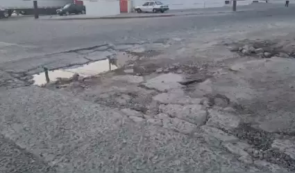 Fuga de agua en Mesa de Otay persiste y aumenta el peligro de socav�n