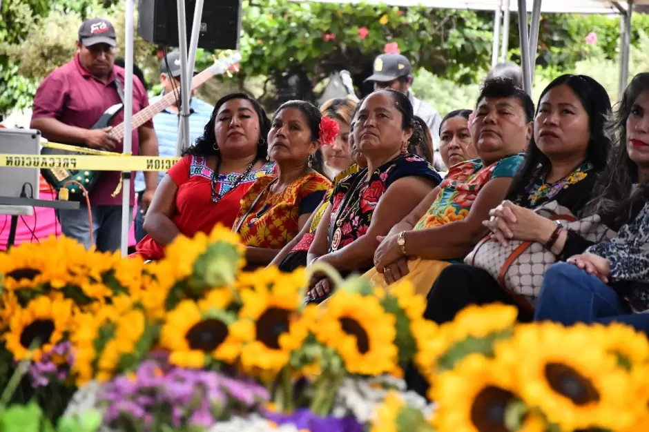 Grupos ind�genas en ceremonia "Colores de M�xico"