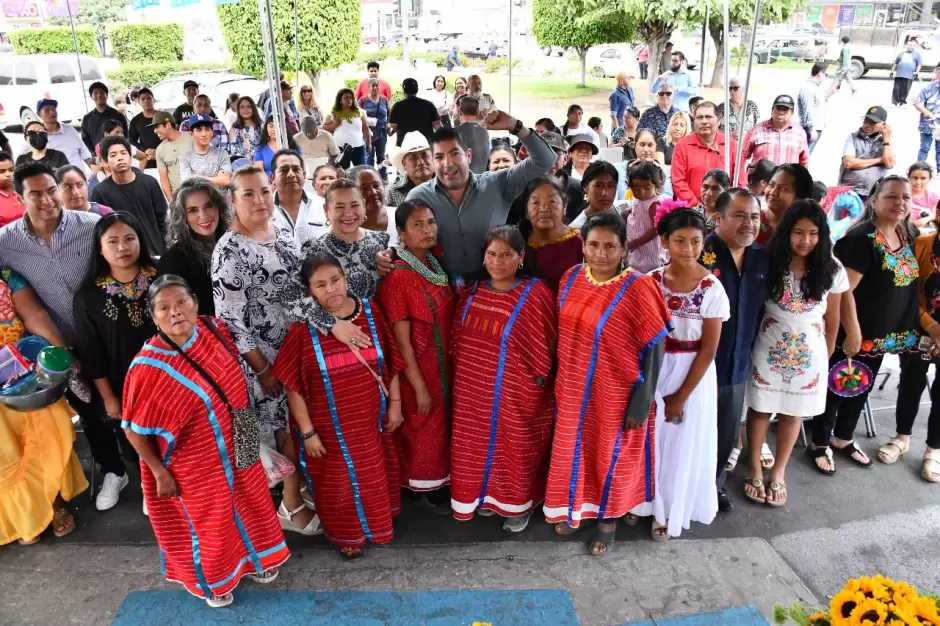 Grupos ind�genas en ceremonia "Colores de M�xico"