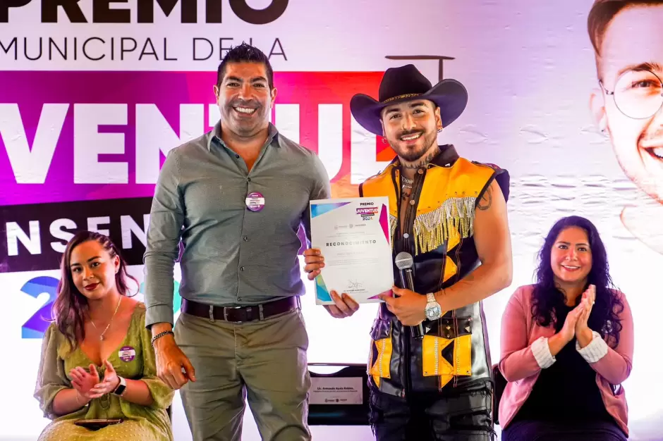 Premia Gobierno Municipal a j�venes destacados en diferentes causas y disciplinas