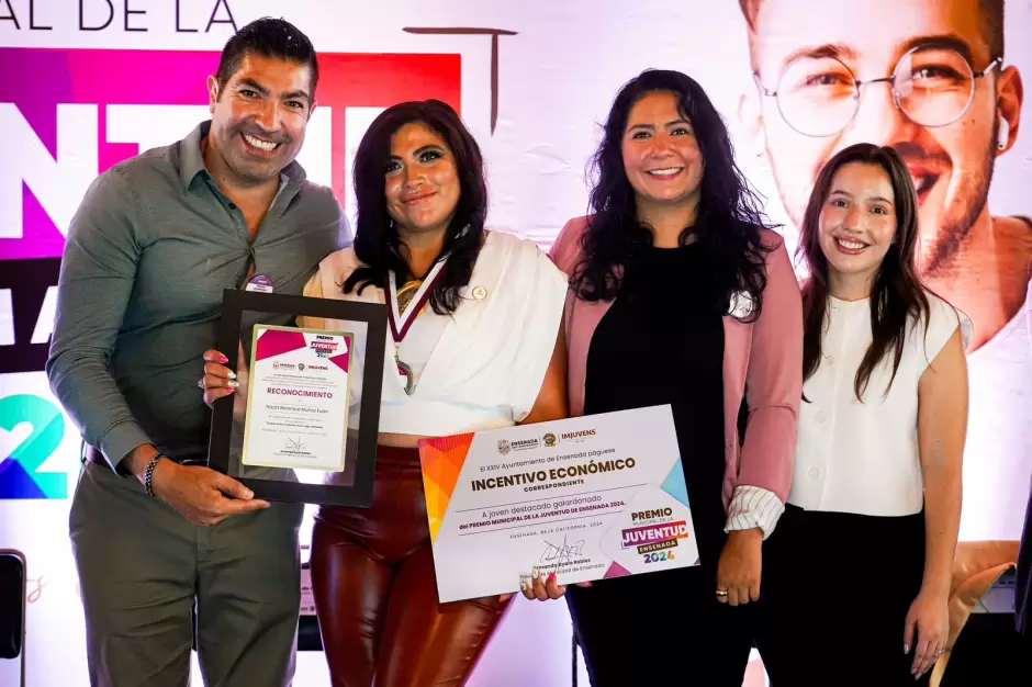 Premia Gobierno Municipal a j�venes destacados en diferentes causas y disciplinas
