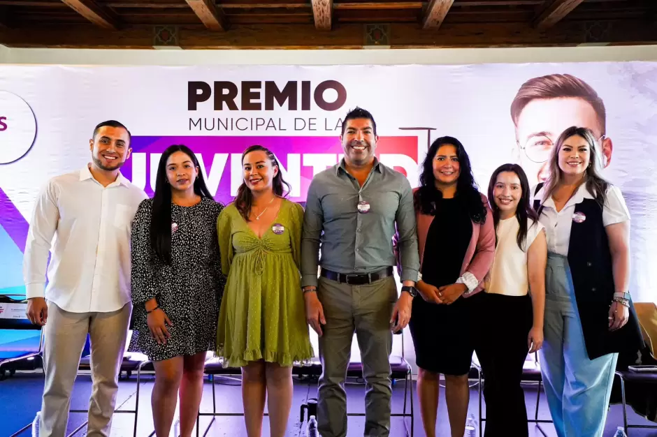 Premia Gobierno Municipal a j�venes destacados en diferentes causas y disciplinas