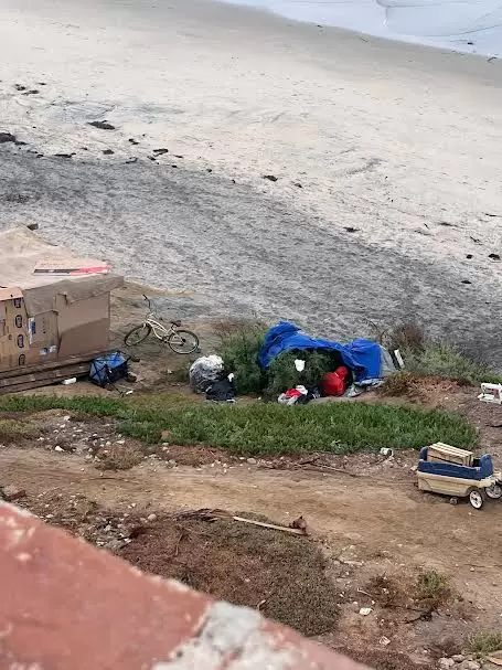 Ocupaci�n de Playas por Personas no Identificadas Preocupa a Vecinos