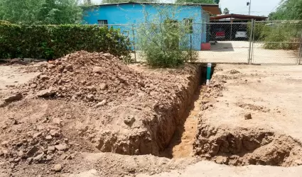 Construcci�n de alcantarillado sanitario en colonia Santa Fe