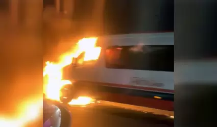 Se incendia cami�n de transporte p�blico en El Refugio