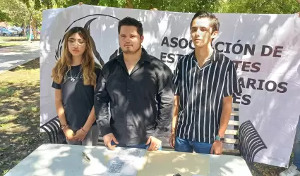 Integrantes de la Asociaci�n de Estudiantes Universitarios Sonorenses (ADEUS)