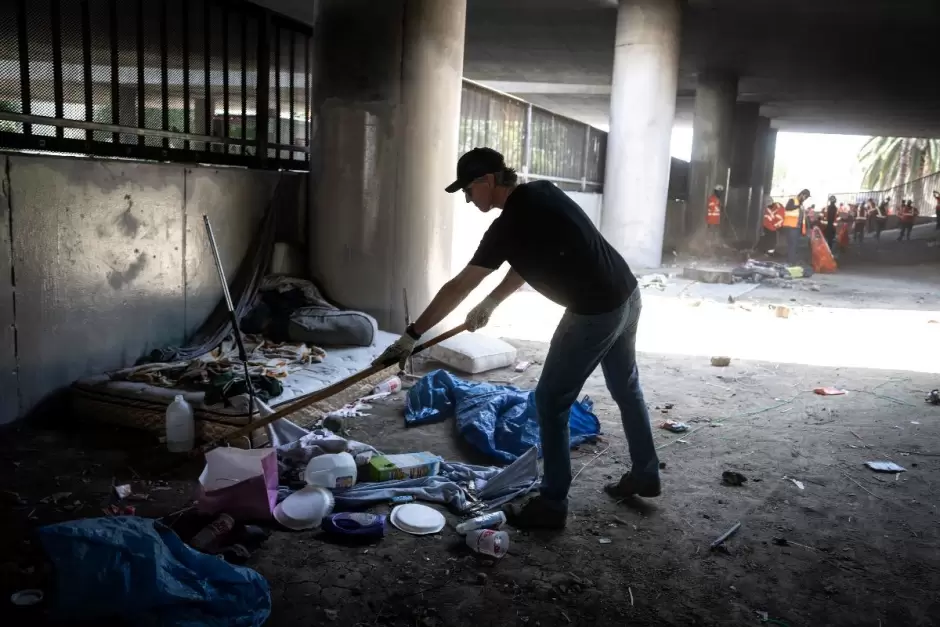 Limpia de campamentos de personas sin hogar en Los �ngeles