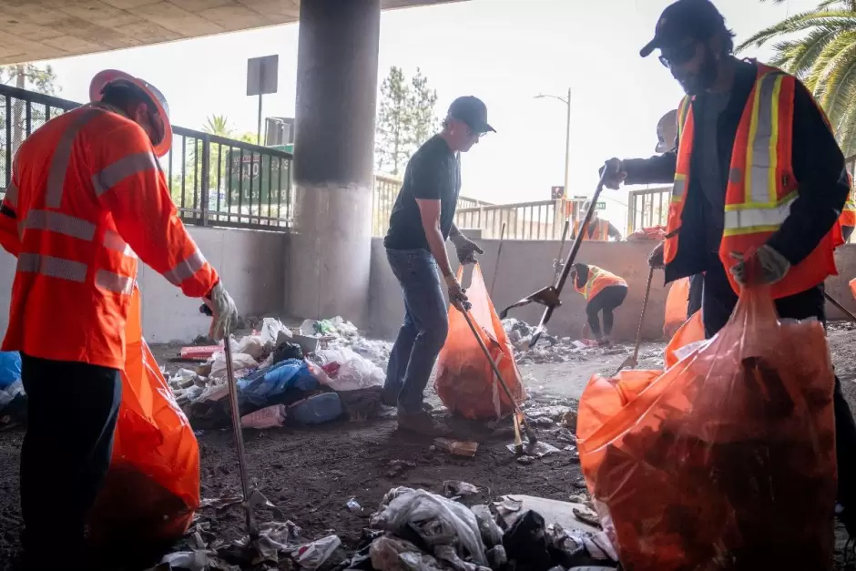 Limpia de campamentos de personas sin hogar en Los �ngeles