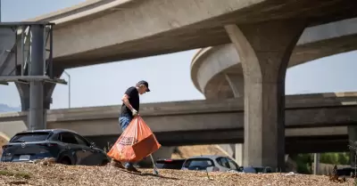 Limpia de campamentos de personas sin hogar en Los �ngeles