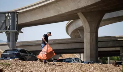 Limpia de campamentos de personas sin hogar en Los �ngeles