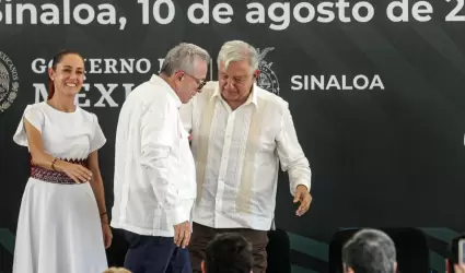 El presidente Andr�s Manuel L�pez Obrador y Rub�n Rocha, gobernador de Sinaloa.