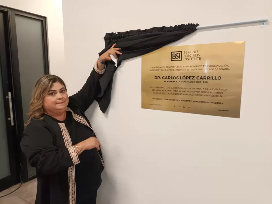 Develaci�n de placa conmemorativa