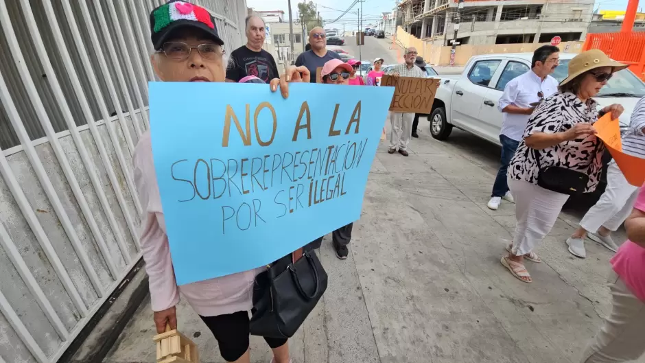 Realizan manifestacin en Tijuana contra la sobrerrepresentacin de Morena en el Poder Legislativo