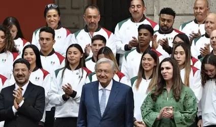 Andr�s Manuel L�pez Obrador y Ana Guevara, directora de la Conade, encabezan aba