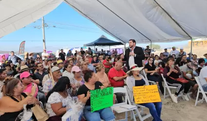 Ismael Burgue�o Ruiz se re�ne con l�deres vecinales del Ejido L�zaro C�rdenas