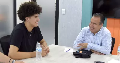 Karim Hiram L�pez Moncada y el presidente municipal Antonio Astiazar�n