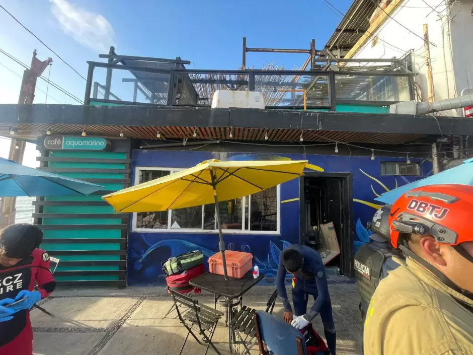 Colapsa techo de caf� en Playas de Tijuana