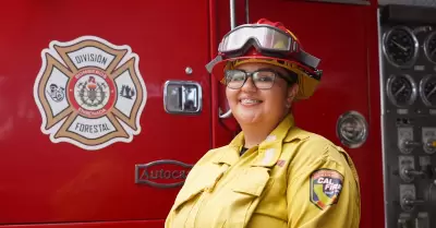 Alejandra Monta�ez, la �nica mujer bombero a cargo de una divisi�n