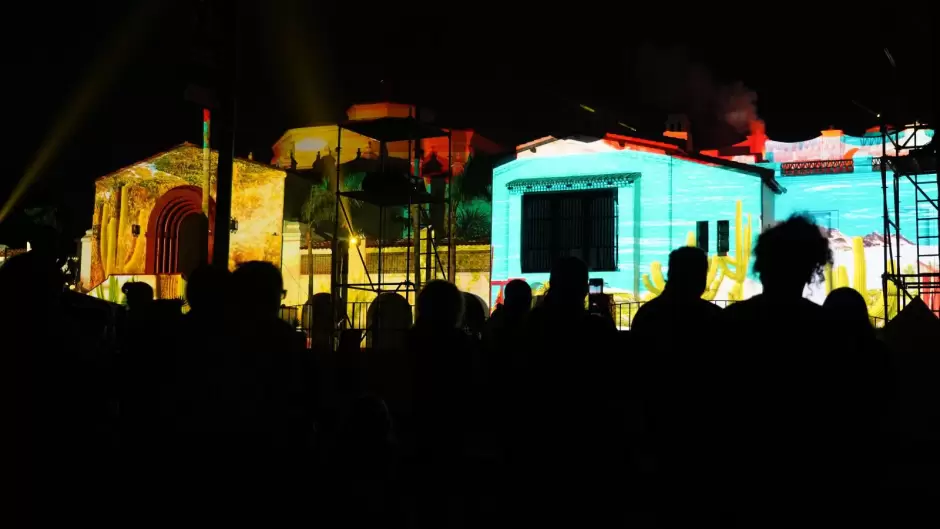 Proyecci�n del video mapping de la historia de Ensenada en el Riviera