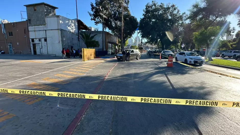 Carro abandonado en Zona R�o