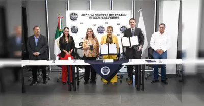 Firman convenio de donacin FGE BC y el Fondo de Poblacin de las Naciones Unida