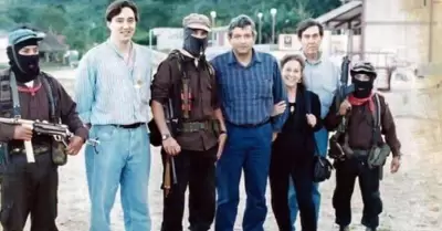 AMLO al lado del subcomandante Marcos, en foto de 1994